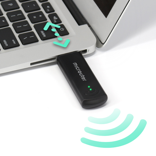 GL.iNet GL-USB150 підключений до USB порту ноутбука